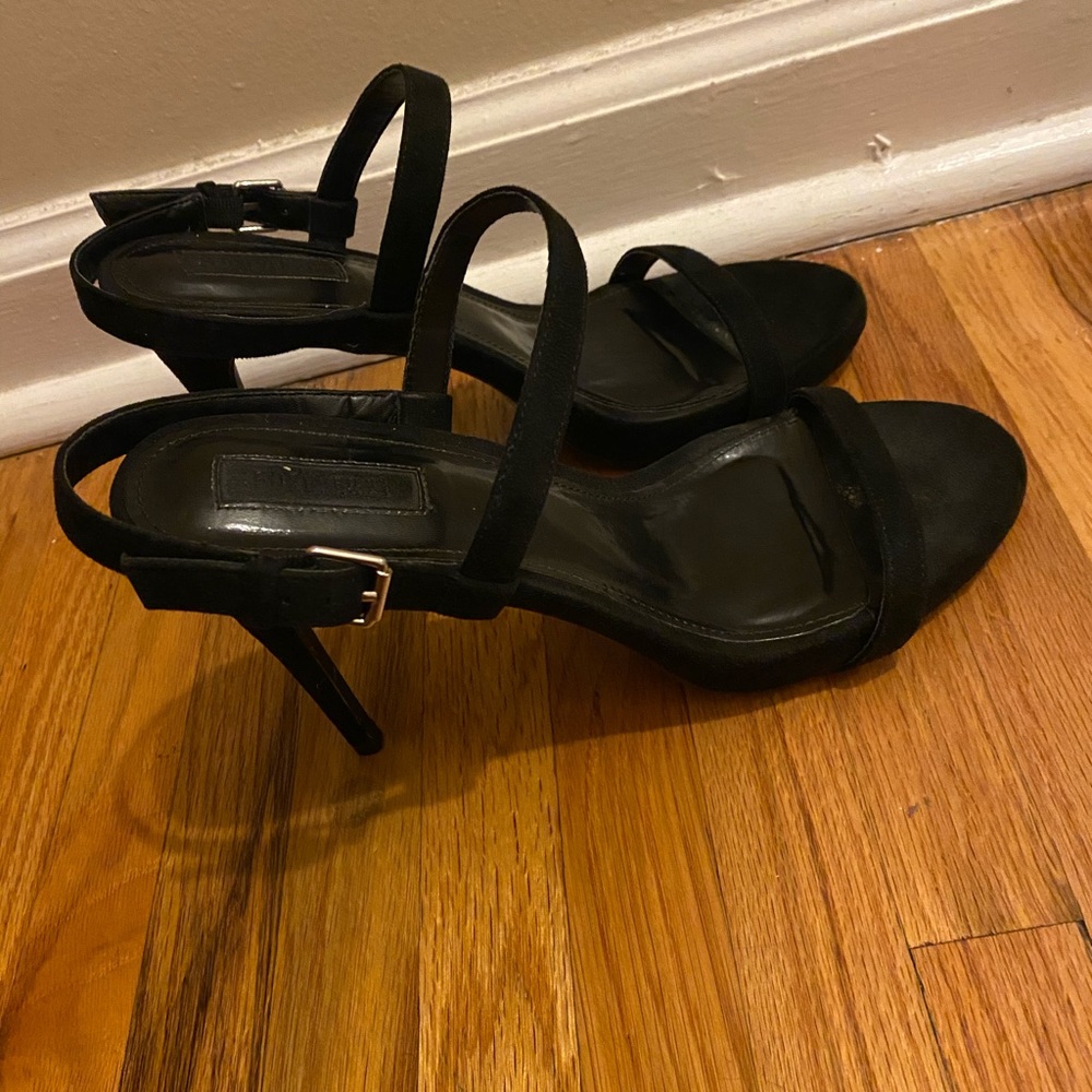 FOREVER 21 black suede pumps!